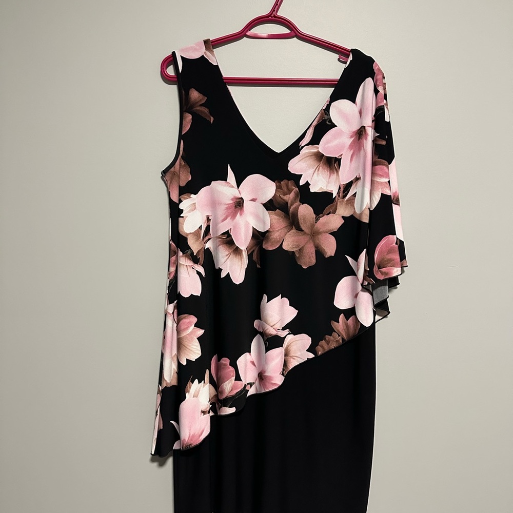 Devia Collection Dress - Picture 2 of 3